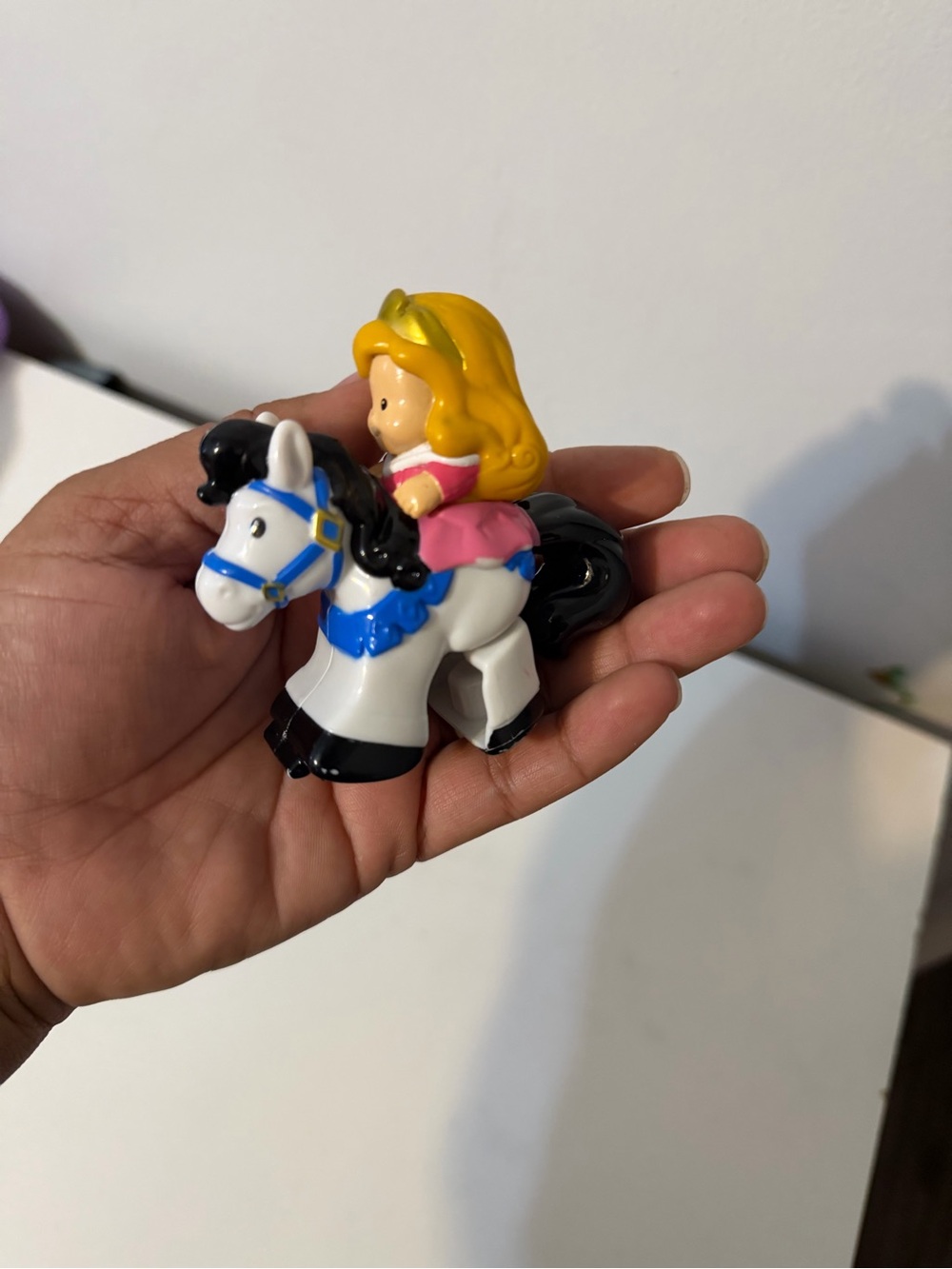 Fisher-Price Little People Disney Princess Klip Klop Aurora figure